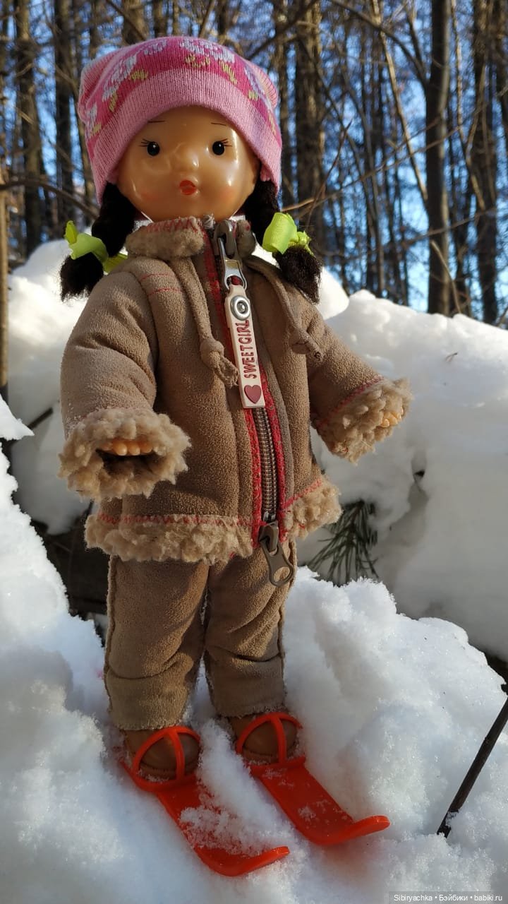 Первая лыжная прогулка Юляшки (фото 5)