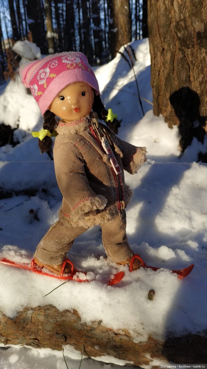 Первая лыжная прогулка Юляшки