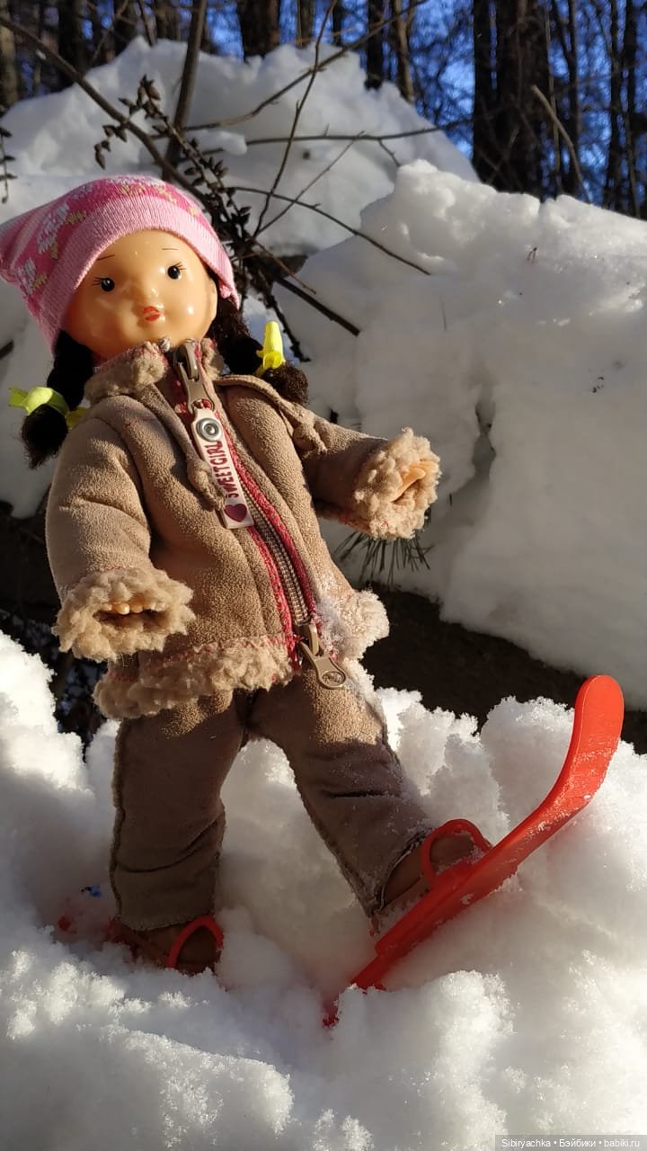 Первая лыжная прогулка Юляшки