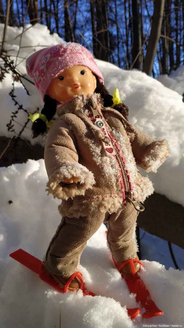 Первая лыжная прогулка Юляшки