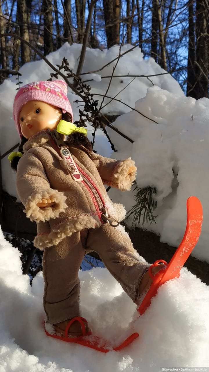 Первая лыжная прогулка Юляшки