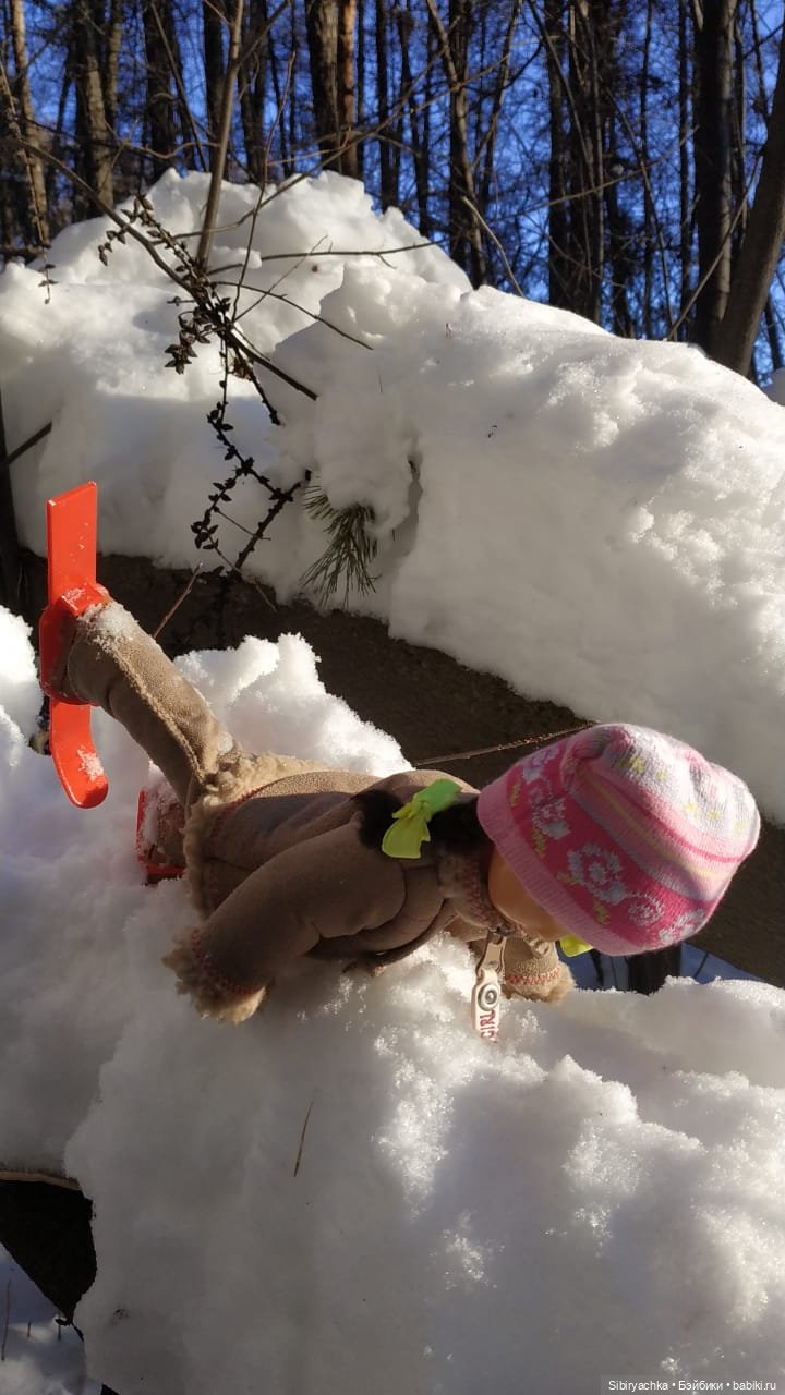 Первая лыжная прогулка Юляшки