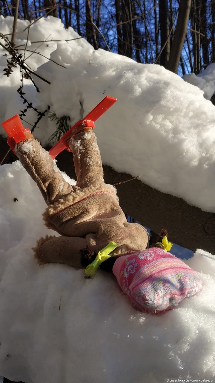 Первая лыжная прогулка Юляшки