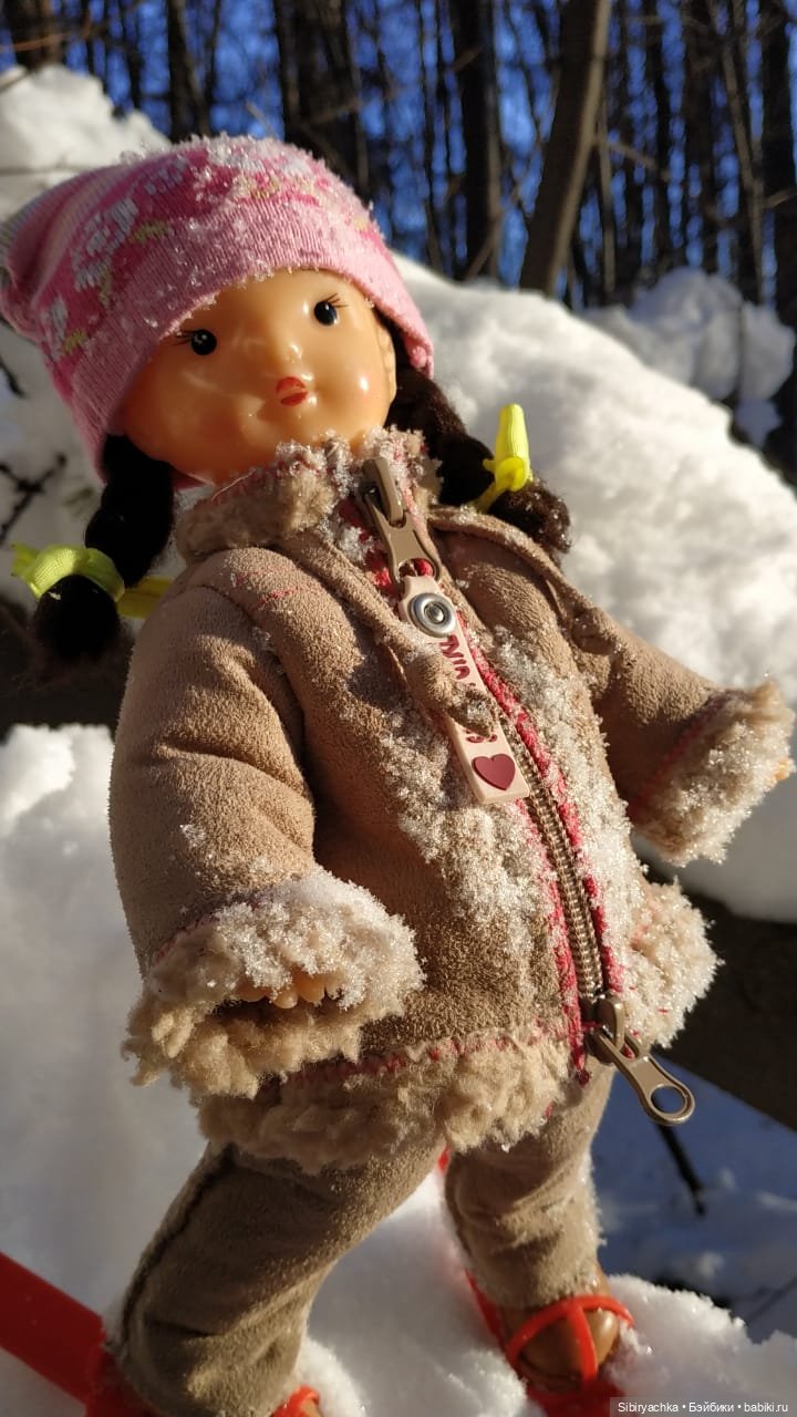 Первая лыжная прогулка Юляшки