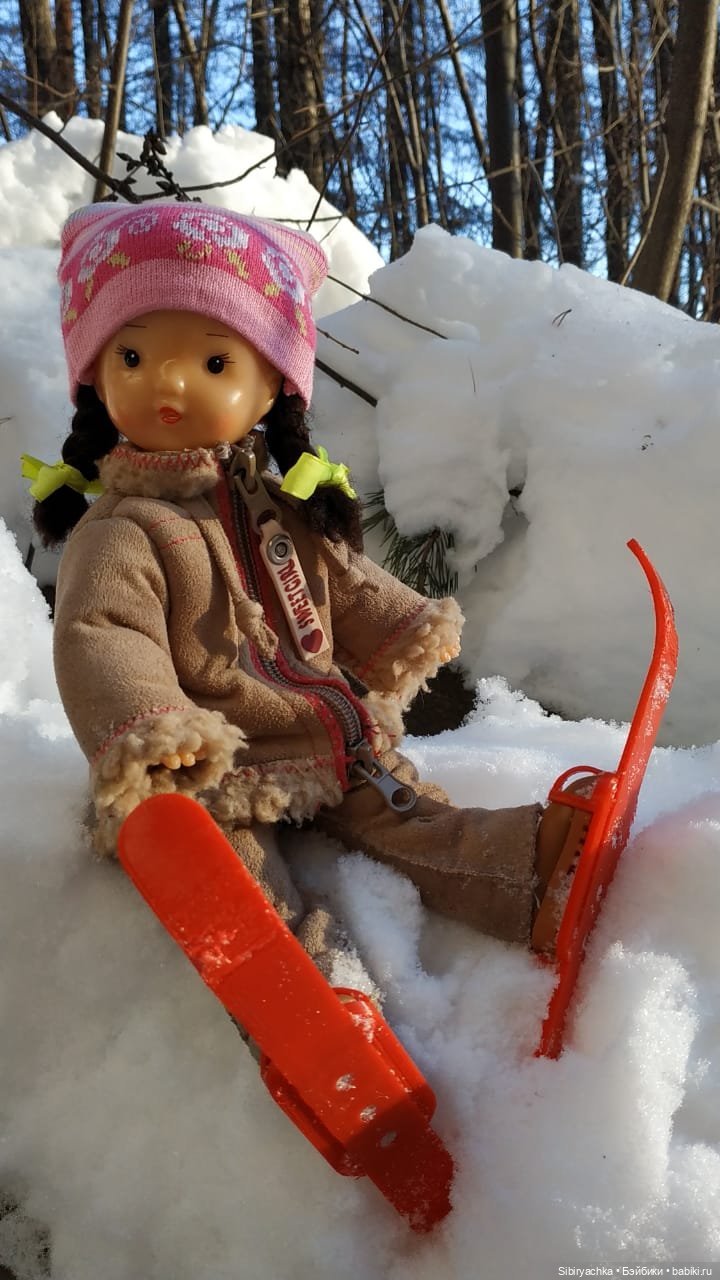 Первая лыжная прогулка Юляшки