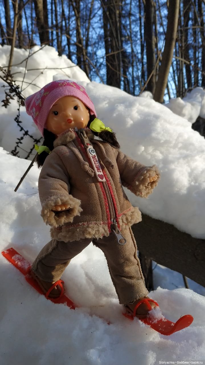 Первая лыжная прогулка Юляшки (фото 4)