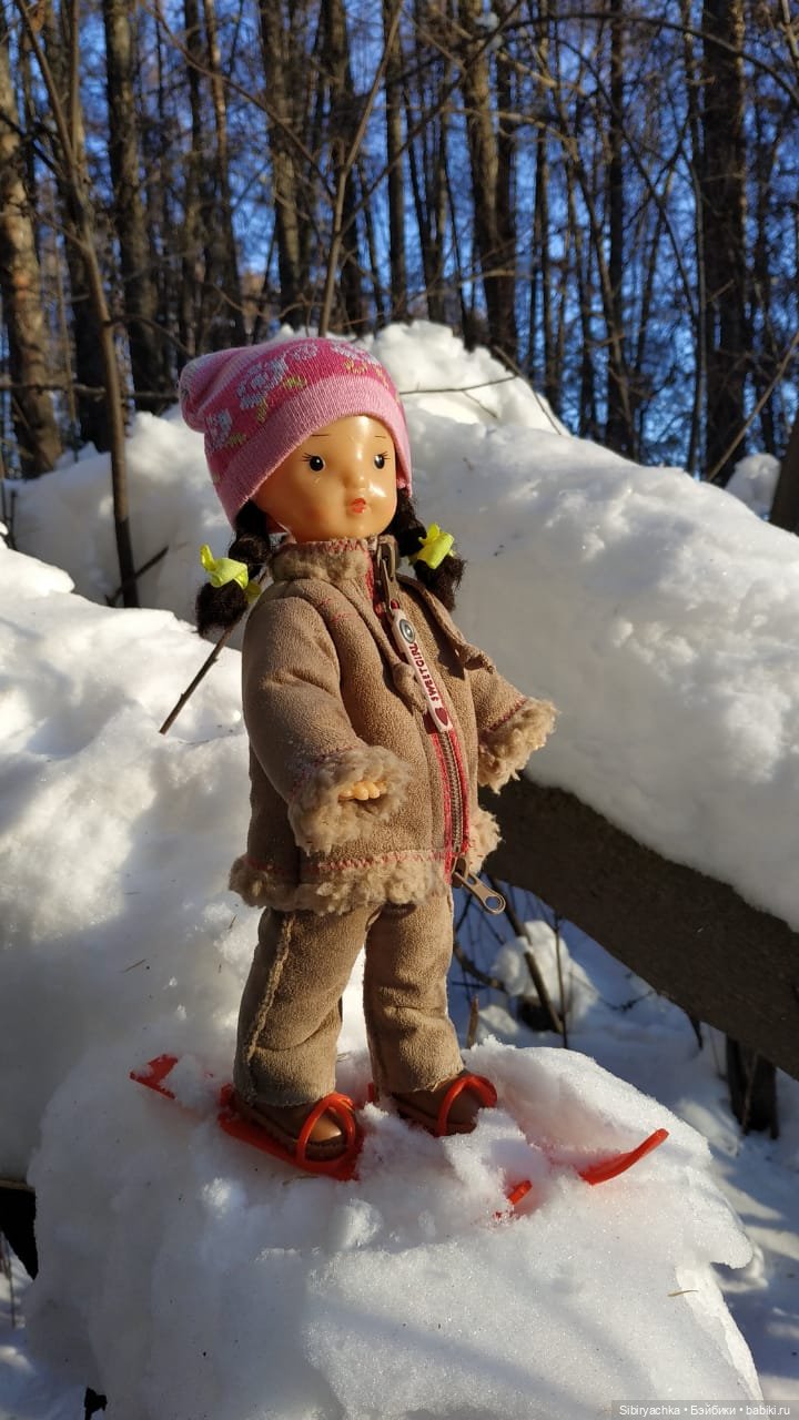 Первая лыжная прогулка Юляшки (фото 2)