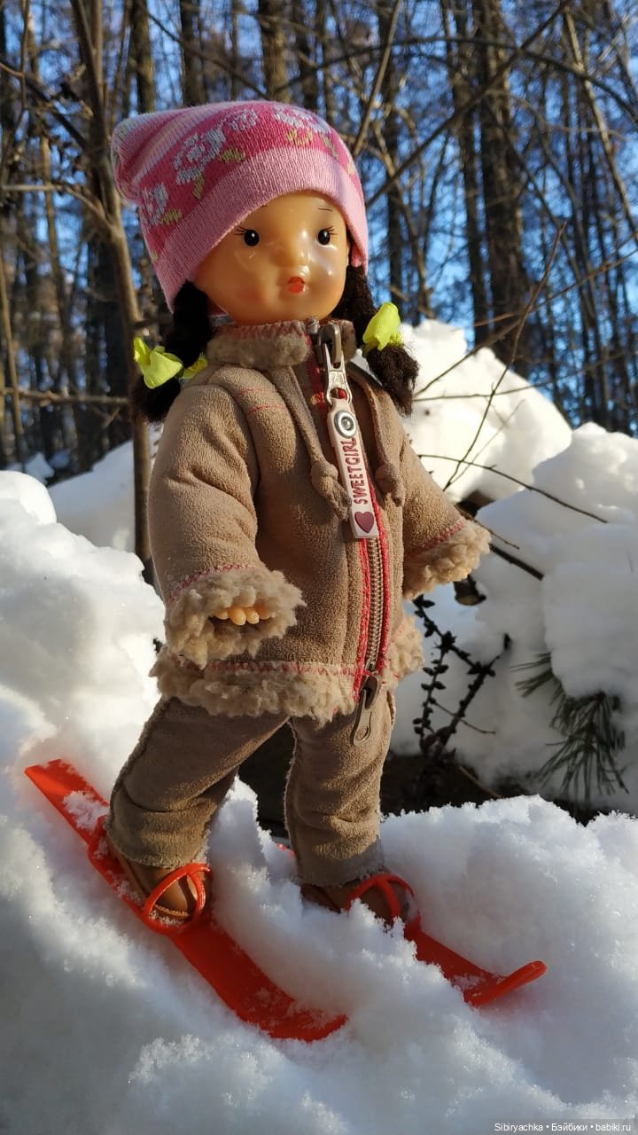 Первая лыжная прогулка Юляшки (фото 6)