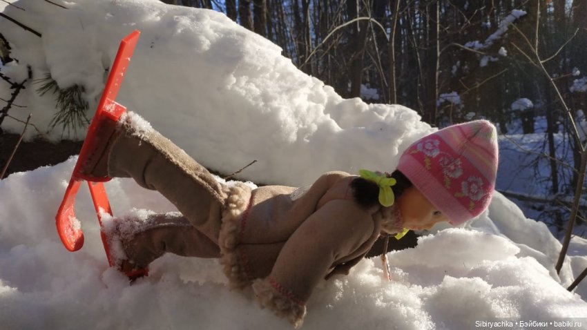 Первая лыжная прогулка Юляшки