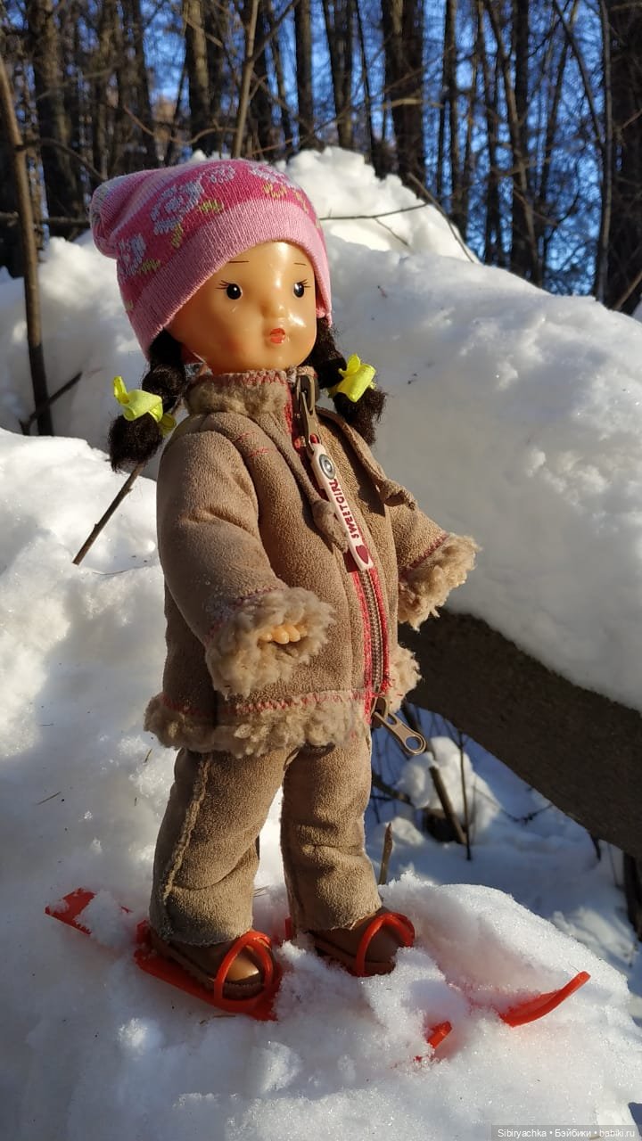 Первая лыжная прогулка Юляшки (фото 3)