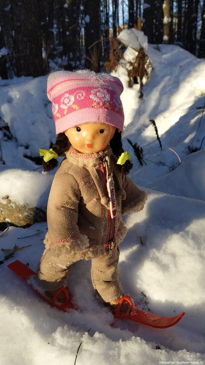 Первая лыжная прогулка Юляшки