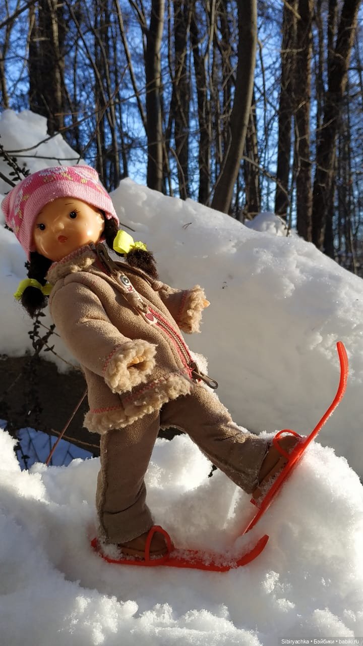 Первая лыжная прогулка Юляшки