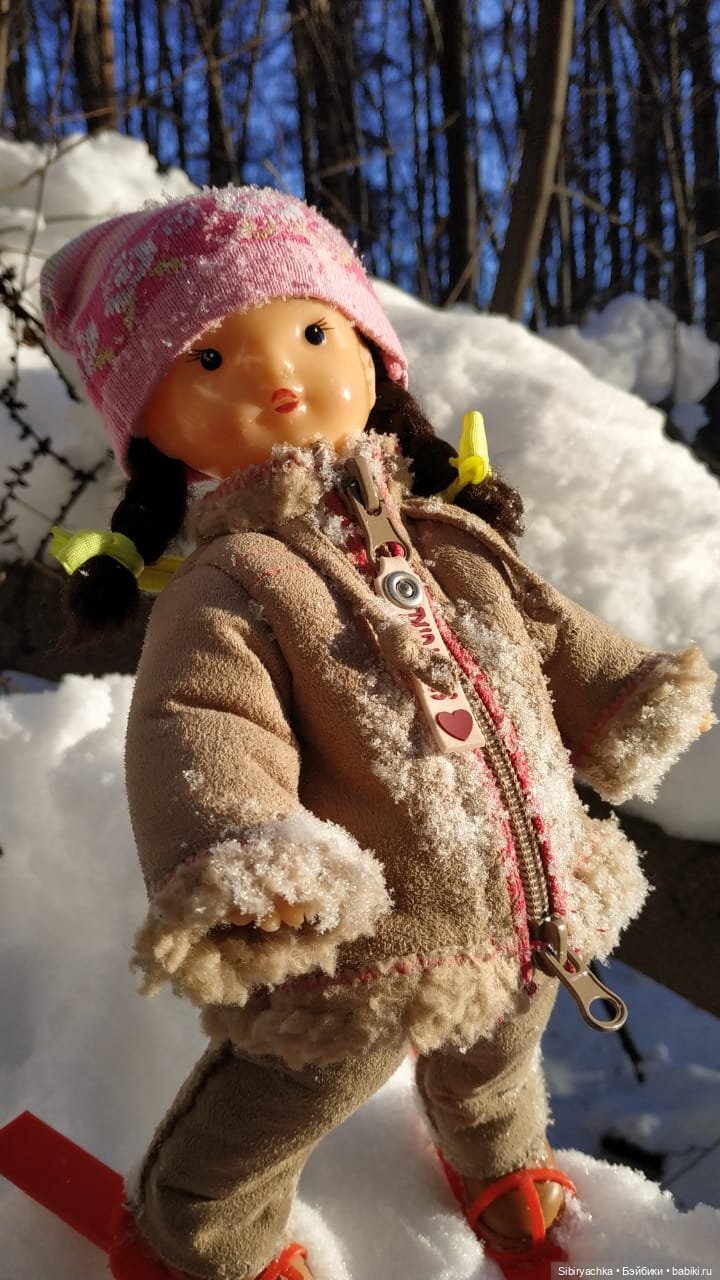 Первая лыжная прогулка Юляшки