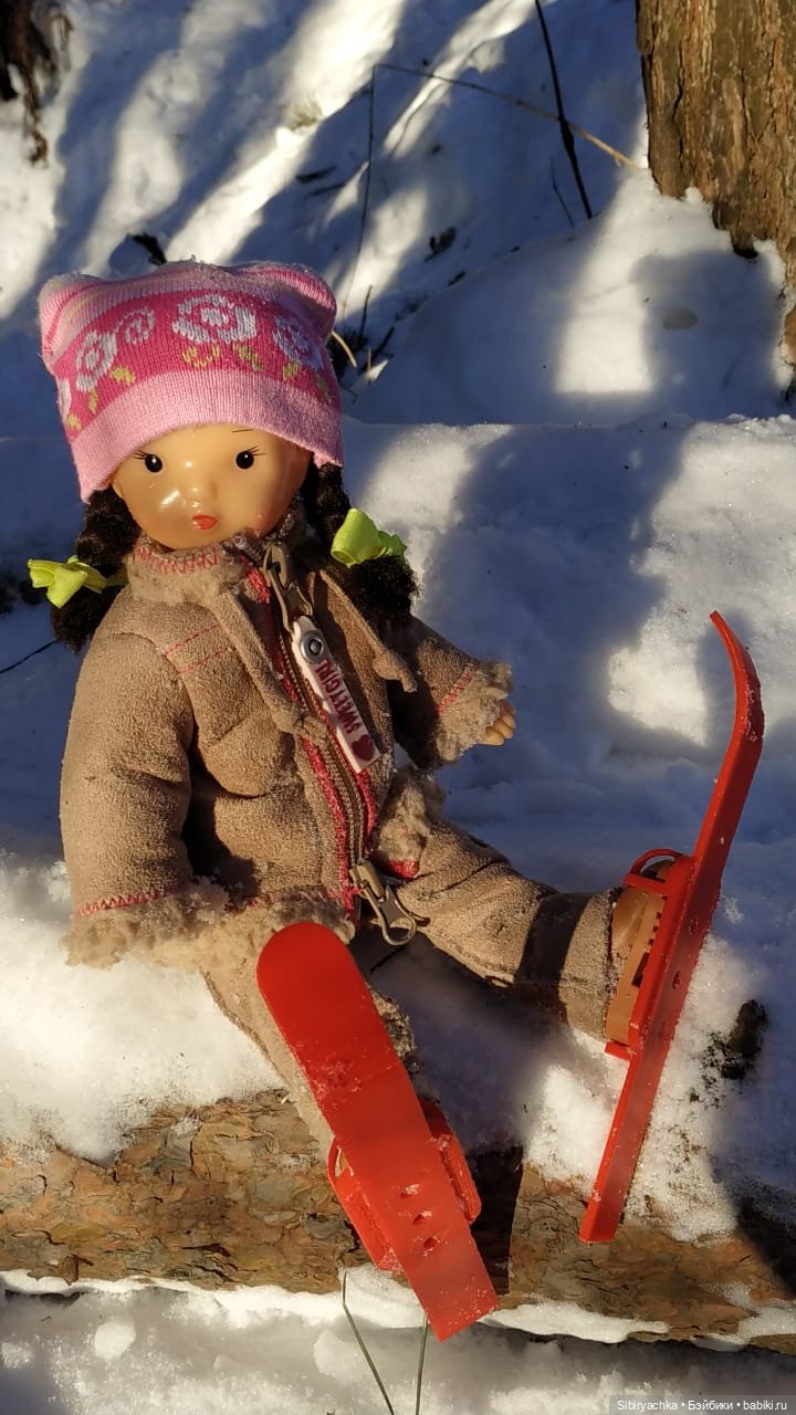 Первая лыжная прогулка Юляшки