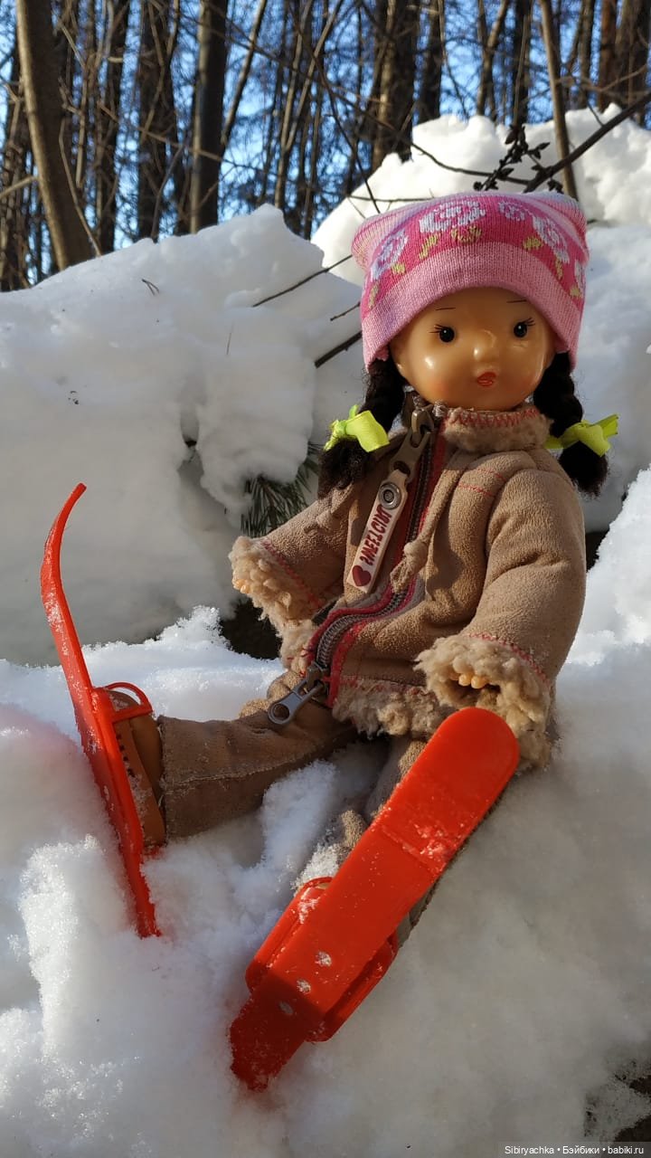 Первая лыжная прогулка Юляшки