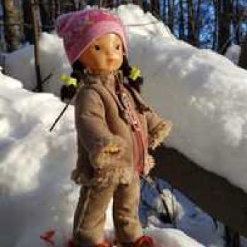 Первая лыжная прогулка Юляшки