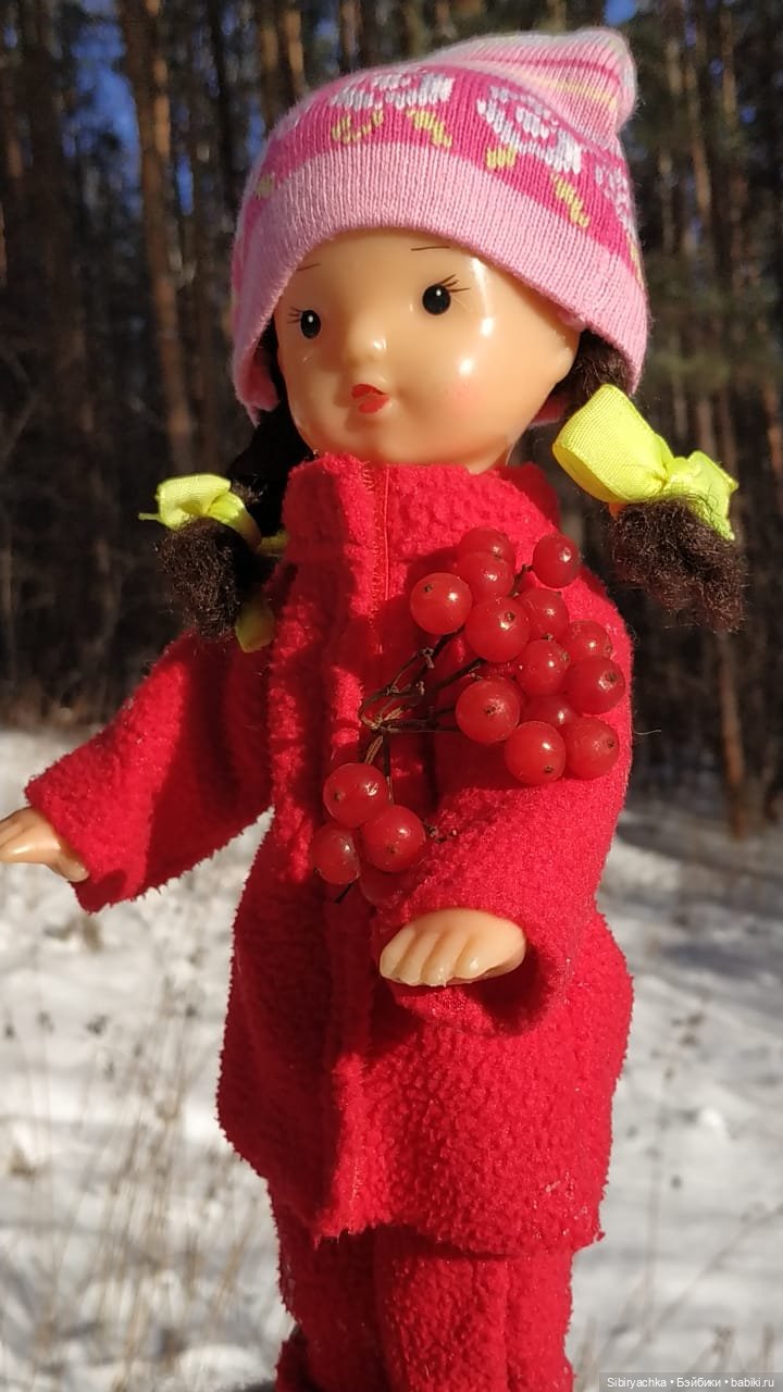 Зимняя прогулка Юляшки в любимом лесу