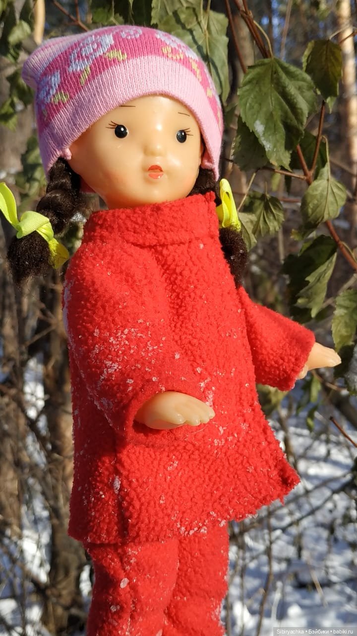 Зимняя прогулка Юляшки в любимом лесу