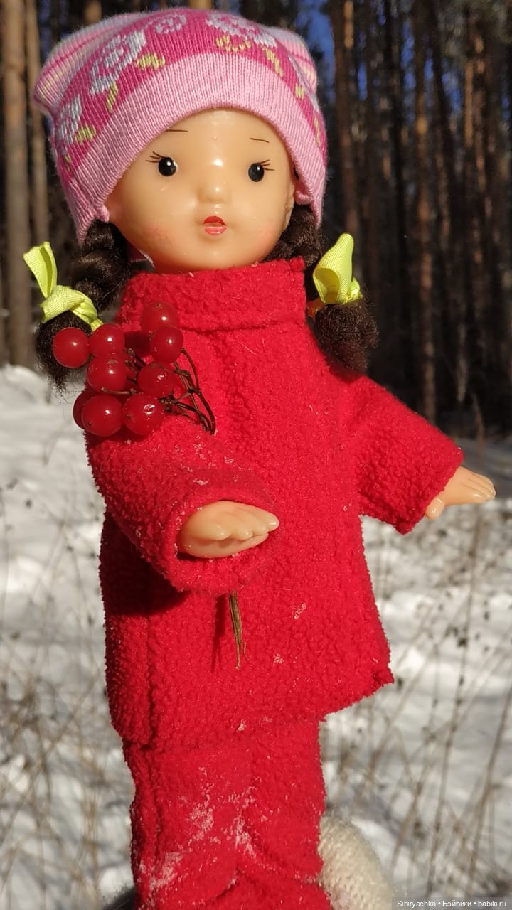 Зимняя прогулка Юляшки в любимом лесу