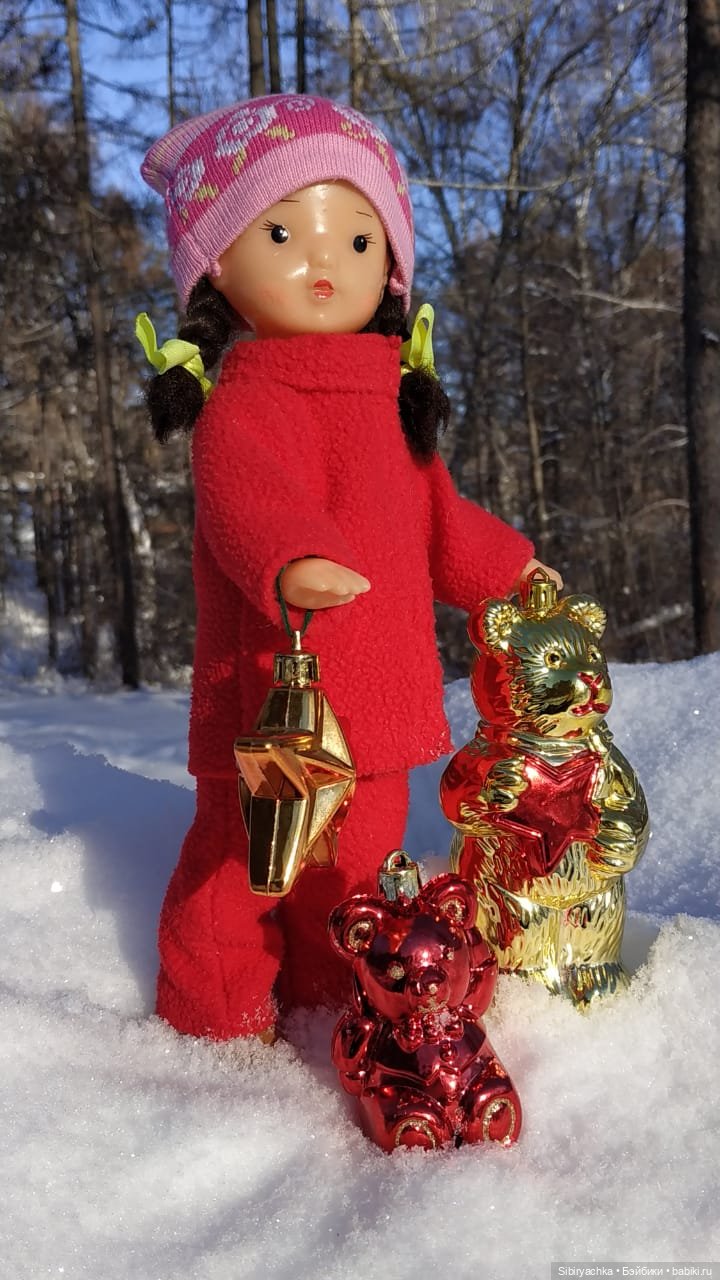 Зимняя прогулка Юляшки в любимом лесу