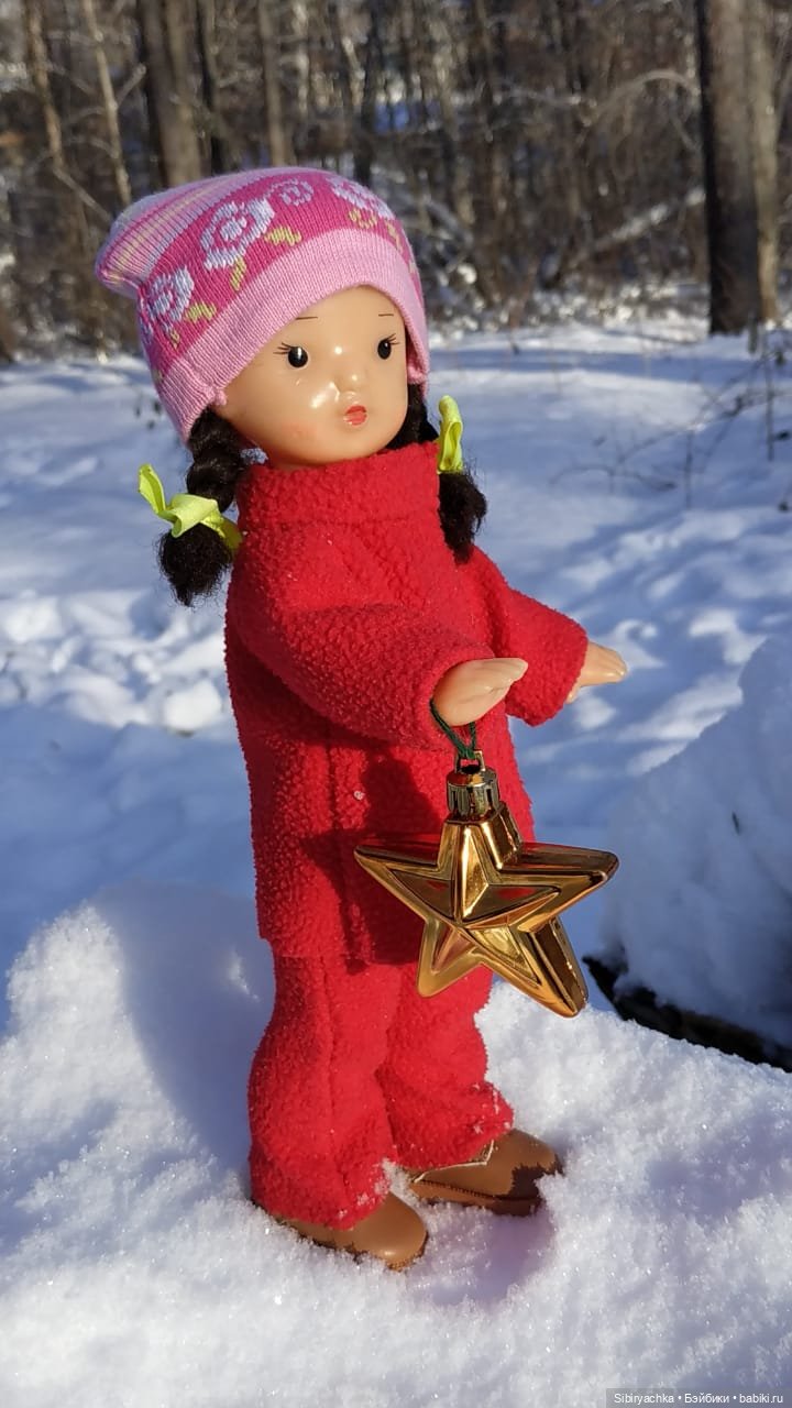 Зимняя прогулка Юляшки в любимом лесу