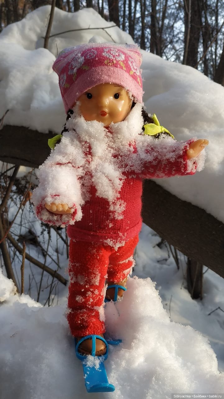 Новые лыжи и новая прогулка Юляшки