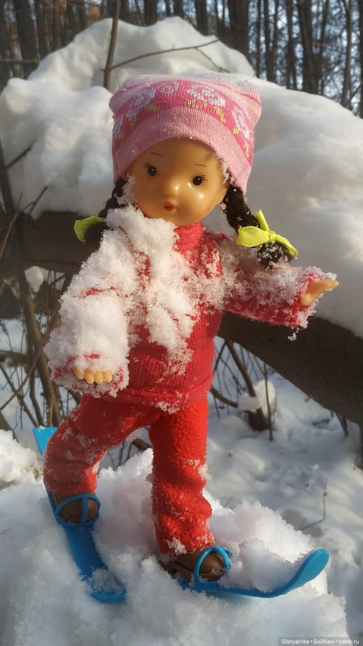 Новые лыжи и новая прогулка Юляшки