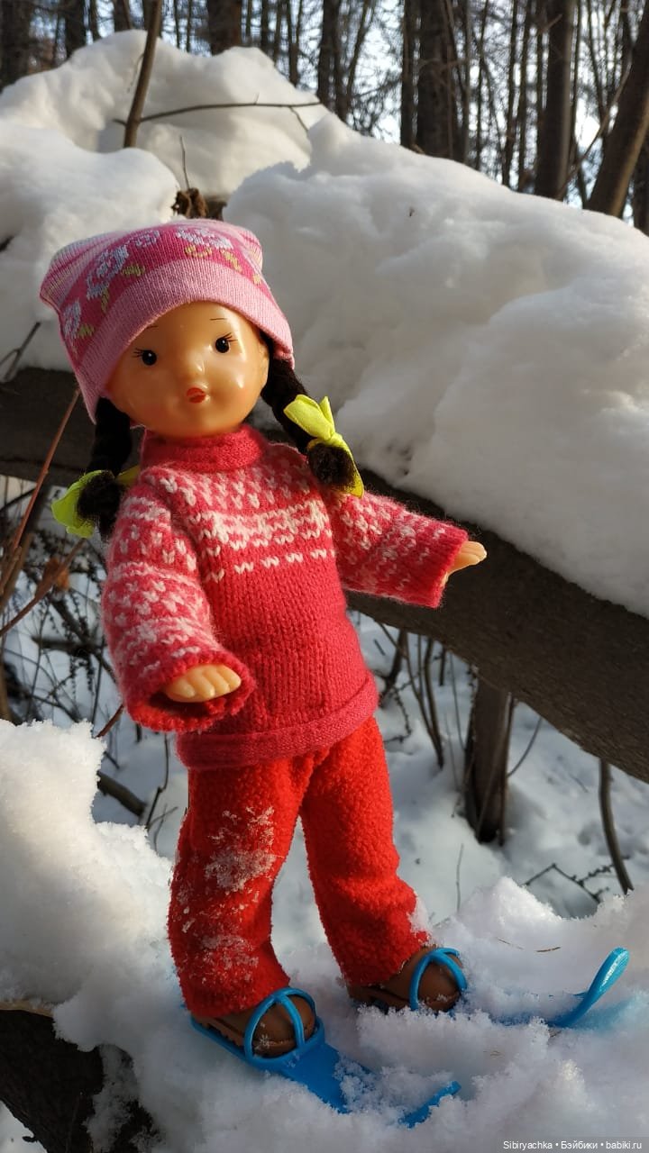 Новые лыжи и новая прогулка Юляшки