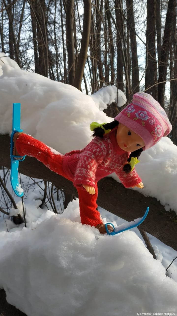 Новые лыжи и новая прогулка Юляшки