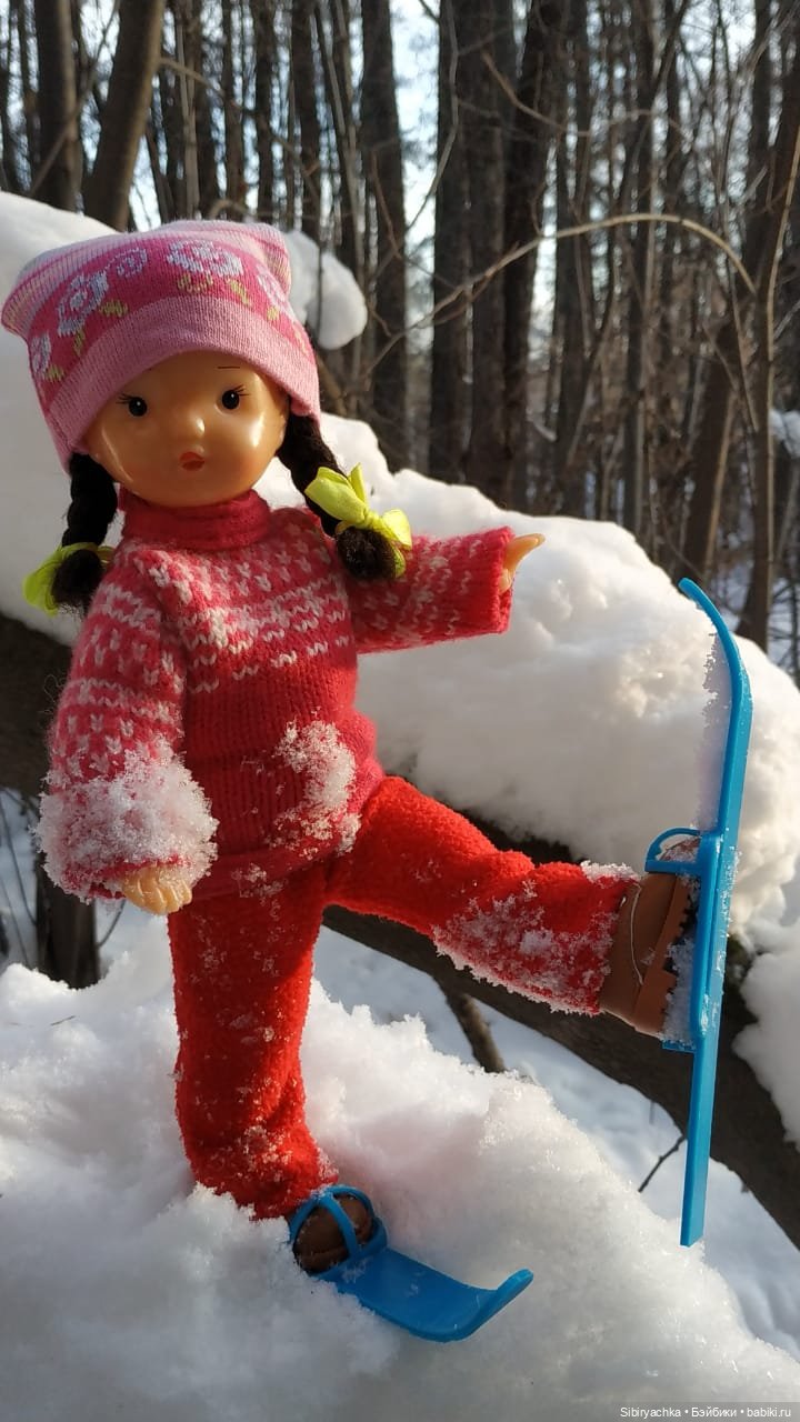 Новые лыжи и новая прогулка Юляшки