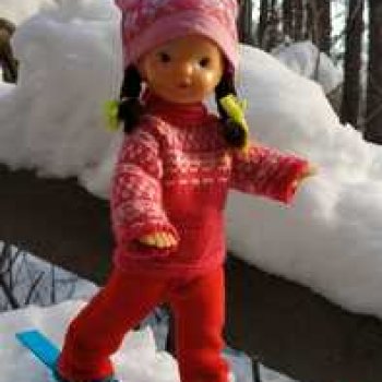 Новые лыжи и новая прогулка Юляшки.