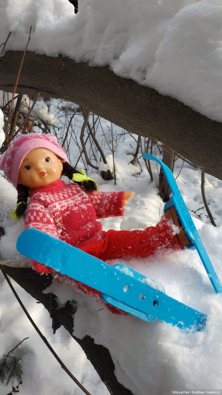 Вторая лыжная прогулка Юляшки. Продолжение