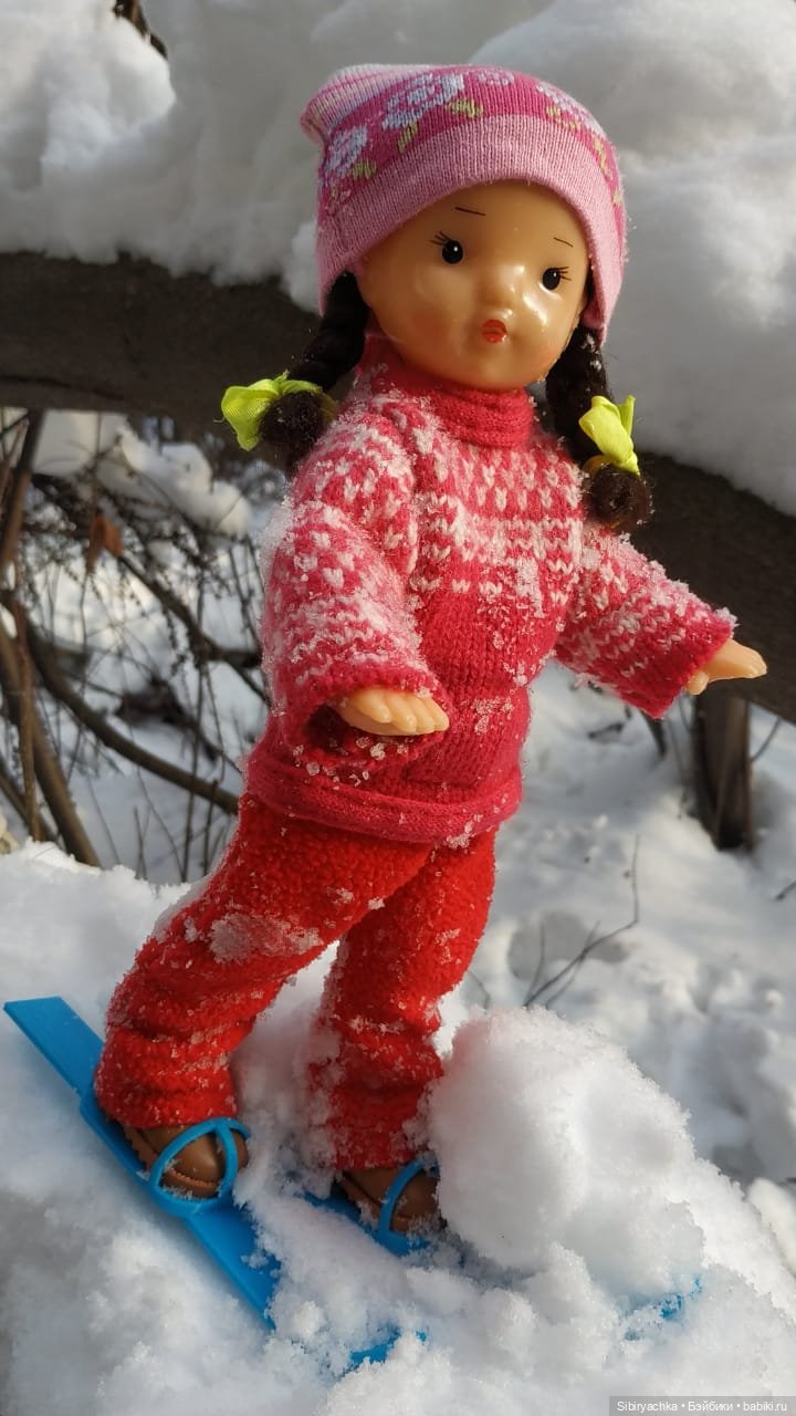 Вторая лыжная прогулка Юляшки. Продолжение