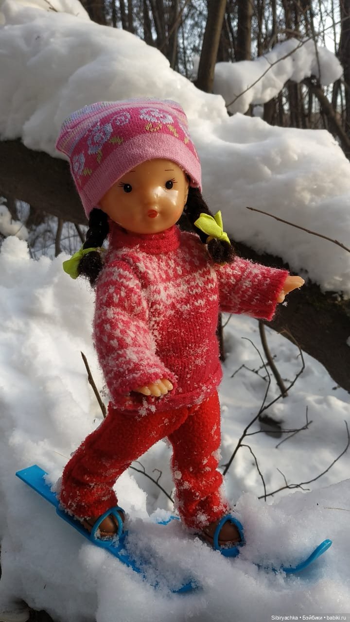 Вторая лыжная прогулка Юляшки. Продолжение