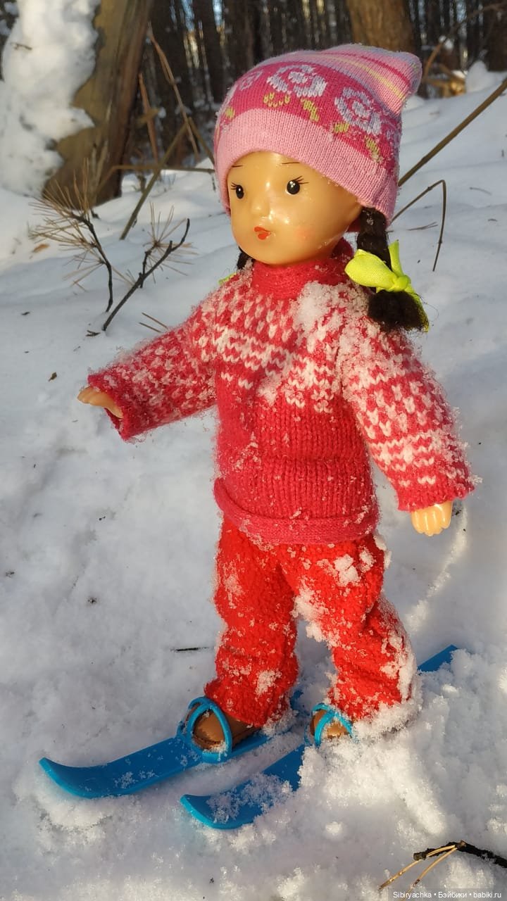 Вторая лыжная прогулка Юляшки. Продолжение