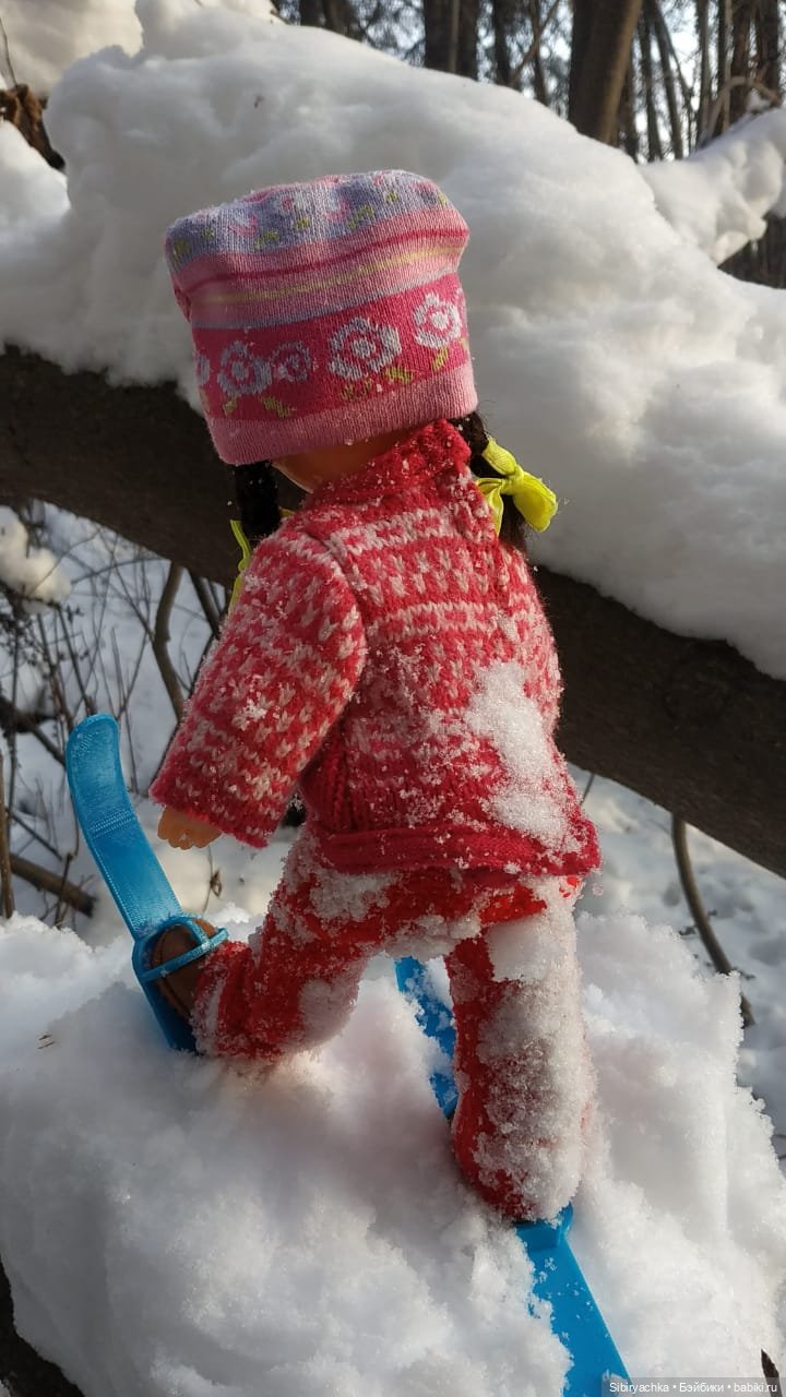 Вторая лыжная прогулка Юляшки. Продолжение