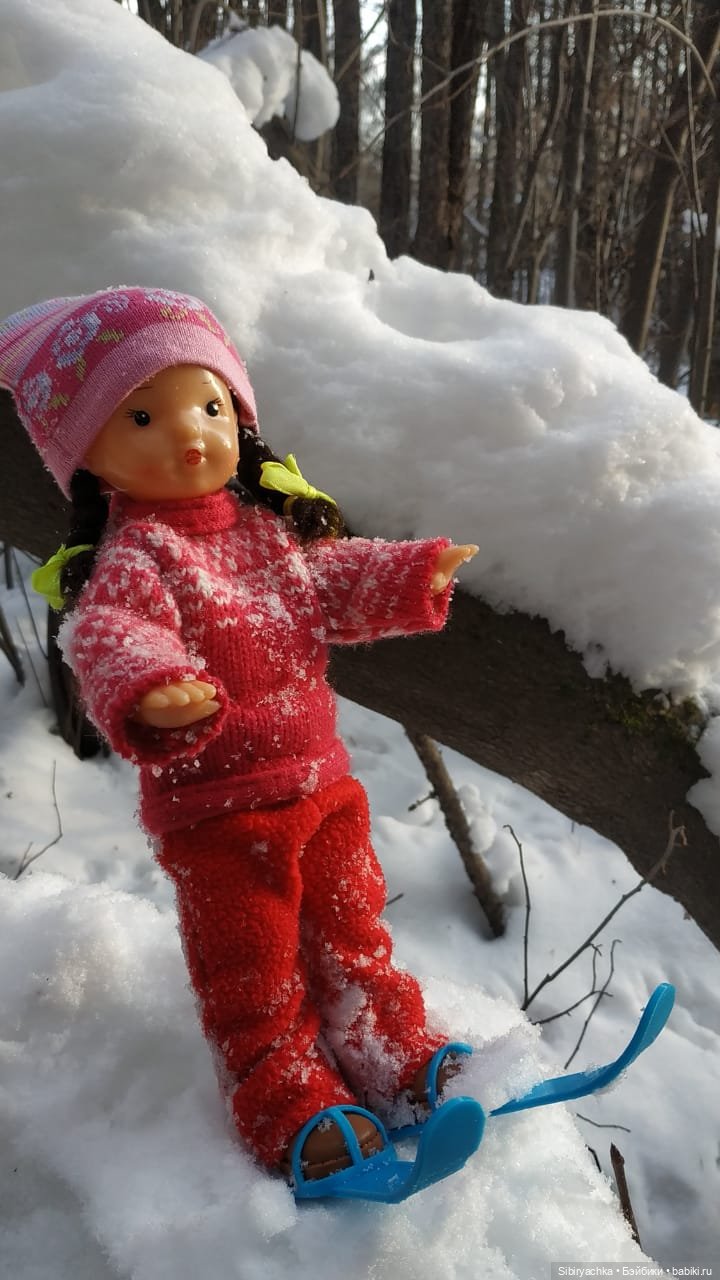 Вторая лыжная прогулка Юляшки. Продолжение