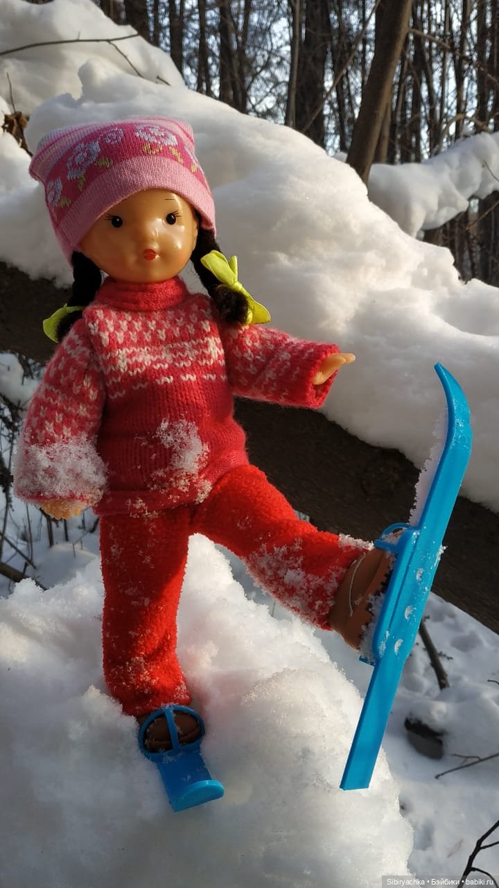 Вторая лыжная прогулка Юляшки. Продолжение