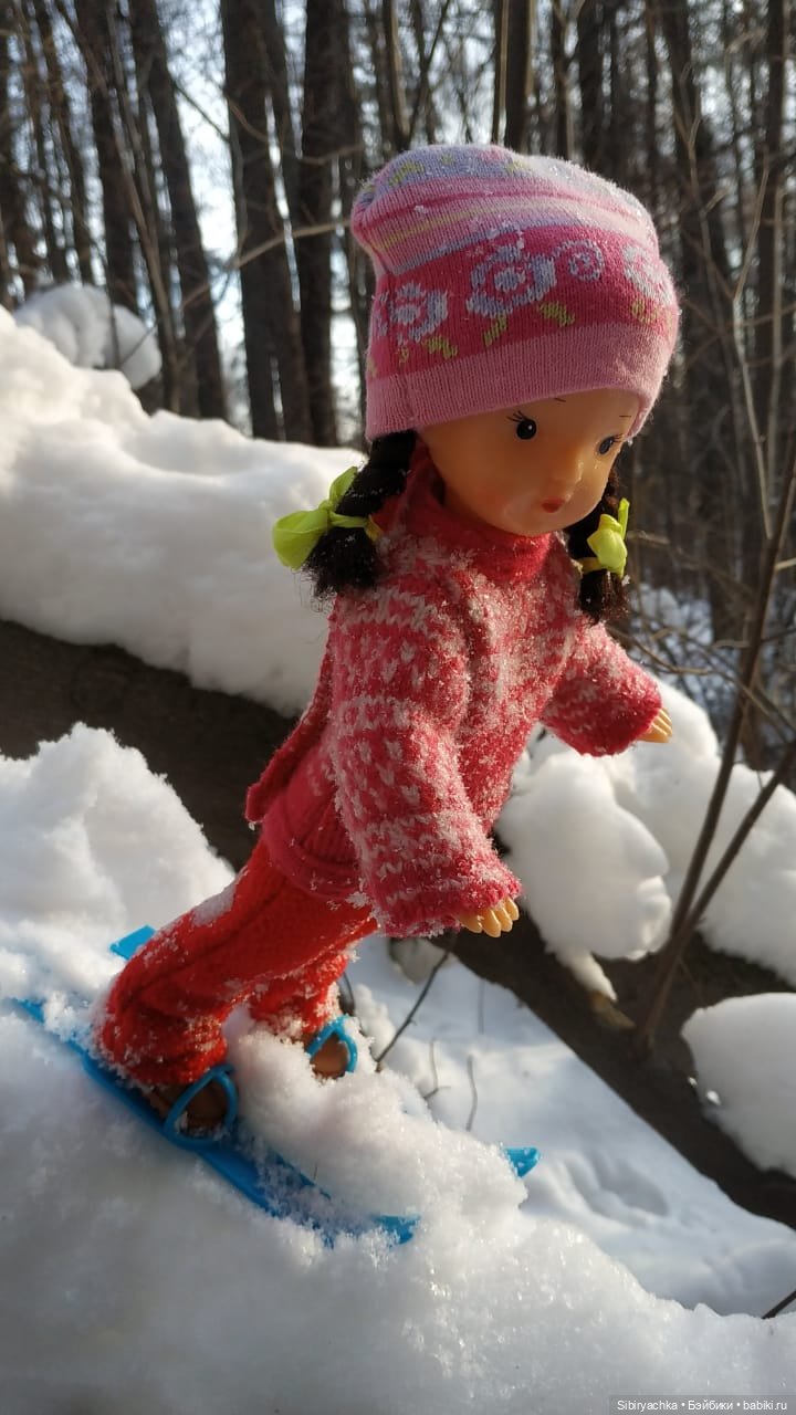 Вторая лыжная прогулка Юляшки. Продолжение