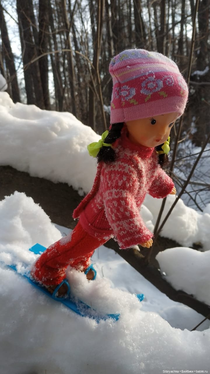 Вторая лыжная прогулка Юляшки. Продолжение