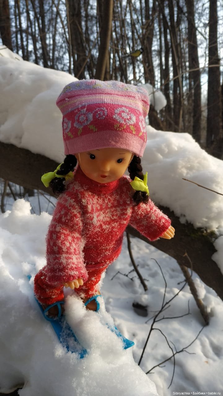 Вторая лыжная прогулка Юляшки. Продолжение