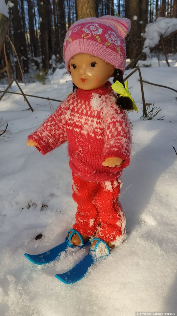 Вторая лыжная прогулка Юляшки. Продолжение