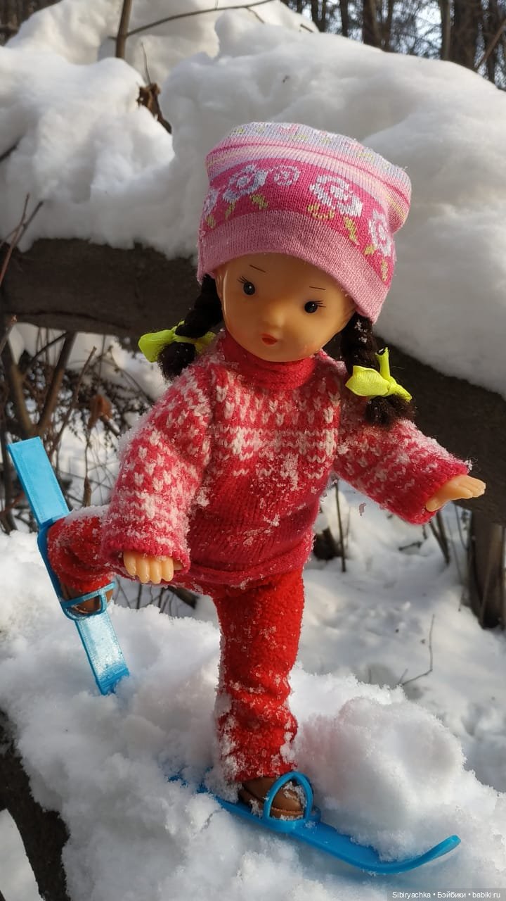 Вторая лыжная прогулка Юляшки. Продолжение