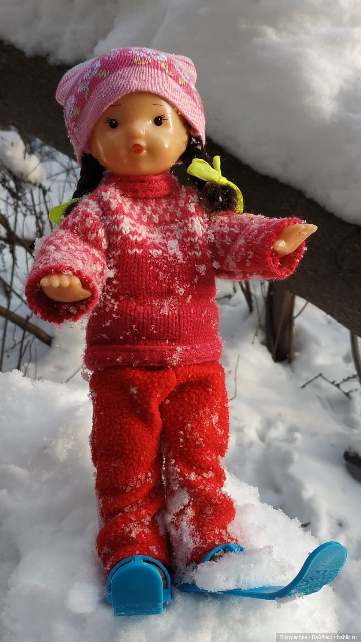 Вторая лыжная прогулка Юляшки. Продолжение