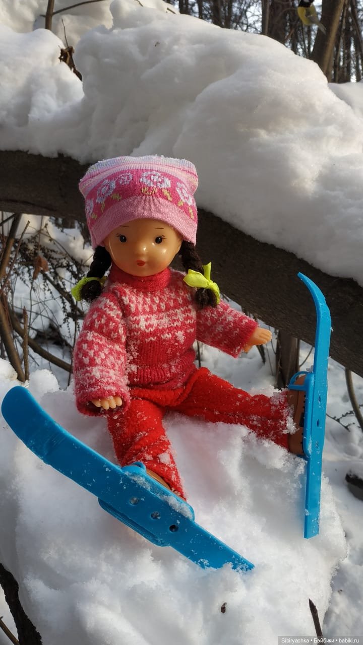 Вторая лыжная прогулка Юляшки. Продолжение