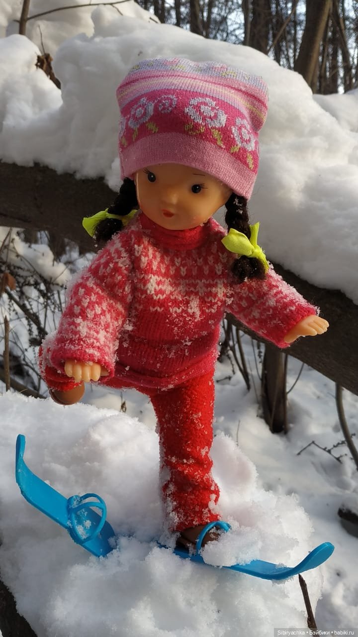 Вторая лыжная прогулка Юляшки. Продолжение