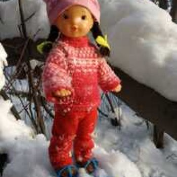 Вторая лыжная прогулка Юляшки. Продолжение.