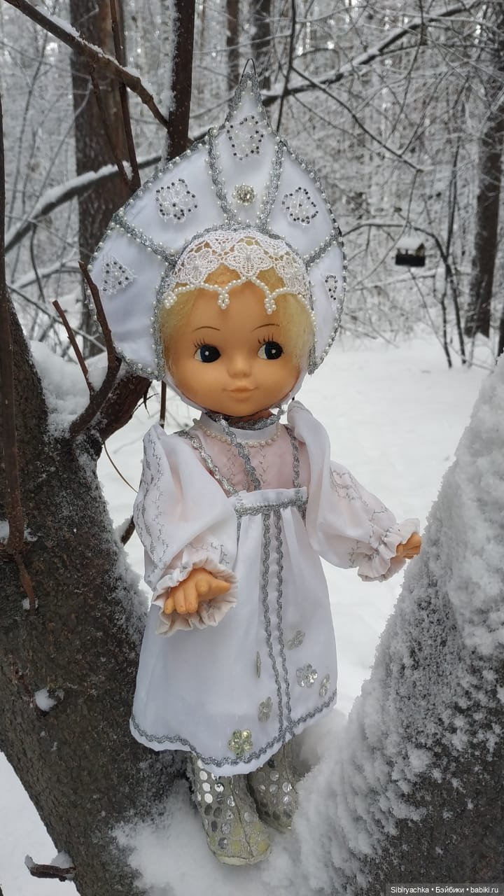 Маленькая Снегурочка в сибирском лесу (фото 3)