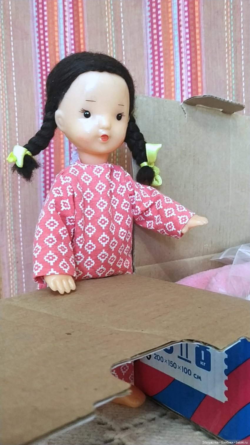 Юляша и Наташа. Новые наряды из чудесной посылочки