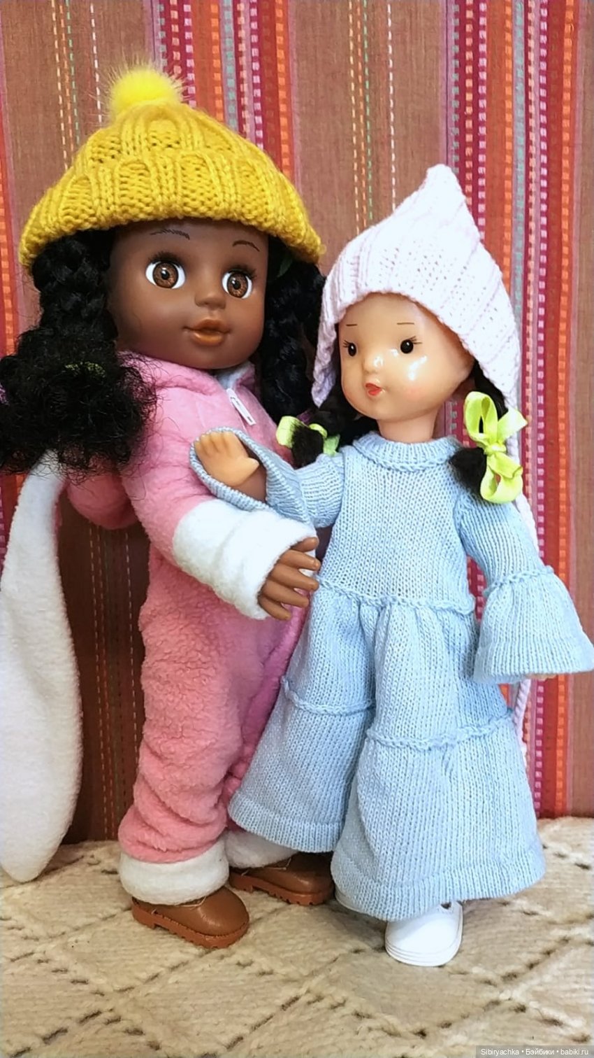 Юляша и Наташа. Новые наряды из чудесной посылочки